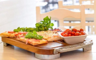 Quadrata Pizza & focacce food