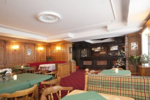 Hotel Restaurant Hahnbaum inside