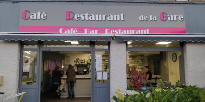 Café De La Gare inside