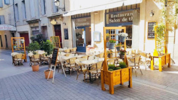 L'orangerie inside