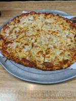 Pete's Pizza food