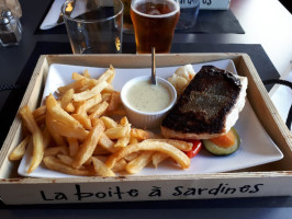 La Boite a Sardines food