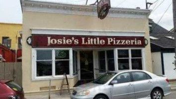 Josie's Pizza At The Bay inside