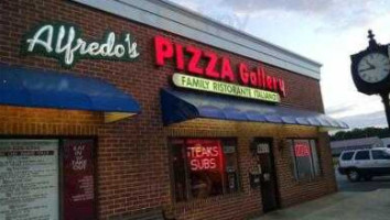Alfredo's Pizza Gallery inside
