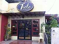 Tiolo outside