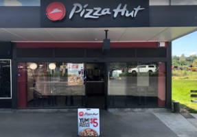 Pizza Hut Kumeu outside