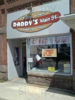 Daddy's Main St. inside