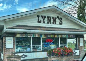 Lynn's Drive Inn outside