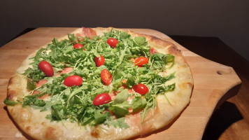 Omero Pizzeria E Tradizione food