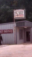 Young's -b-que outside