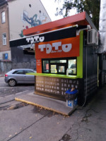 Toto Fast Food outside