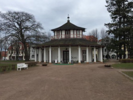 Weisser Pavillon outside