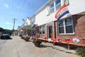 Loose Caboose Saloon outside