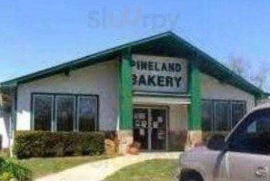 Pineland Bakery outside