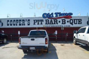 Cooper's Old Time Pit -b-que outside