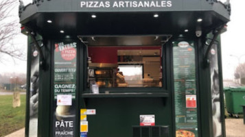 Le Kiosque à Pizzas Ingre outside