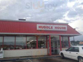 Huddle House outside
