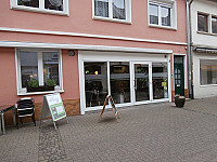 Café Melange outside
