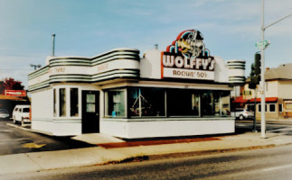 Wolffy's Hamburgers outside