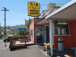 C & D Burger Shoppe outside