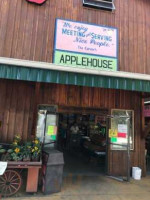 Carver's Orchard Applehouse outside