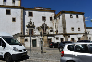 Largo De Aviz outside