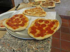 Taverna Della Pizza food
