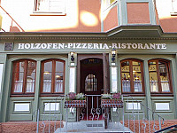 Pizzeria Rotuvilla outside