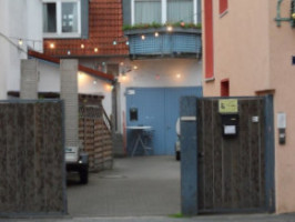 Schnitzel Emmy outside