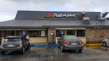 Pizza Hut outside