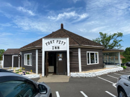 Fort Pitt Tavern outside