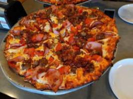 Round Table Pizza food