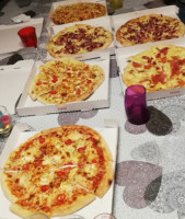 Pata Pizza food