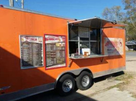 Yum Yum Hibachi Trailer outside