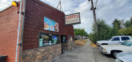 Terry's Office Tavern outside