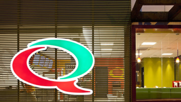 Quiznos inside