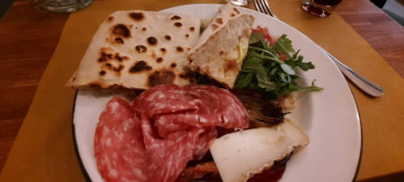 L'italienne Au Chapeau Rouge food