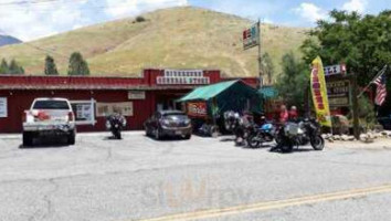 Riverkern General Store outside