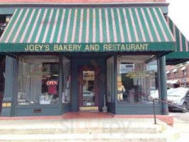 Joey's Bakery outside