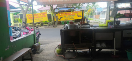 Cwimie Pangsit Dan Bakso Cak Manto outside