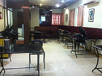Ramanis Hotel Restaurant inside