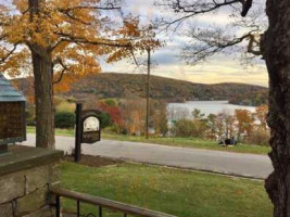 Hopkins Inn Of Lake Waramaug outside