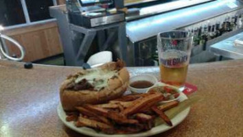 Gruzy's Italian Beef House Pub food