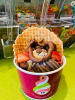 Menchie's Frozen Yogurt food