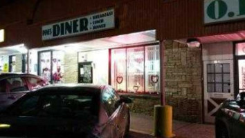 Pines Diner outside