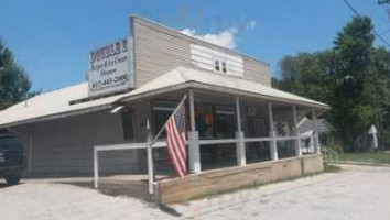 Double E Burger And Ice Cream Shoppe outside