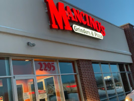 Mancino's Grinders Pizza outside