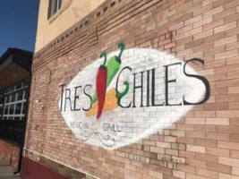 Tres Chiles Mexican Grill inside