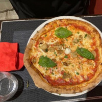 Rustico Pizza E Vino food