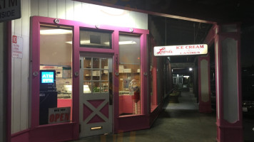 Loard's Ice Cream inside